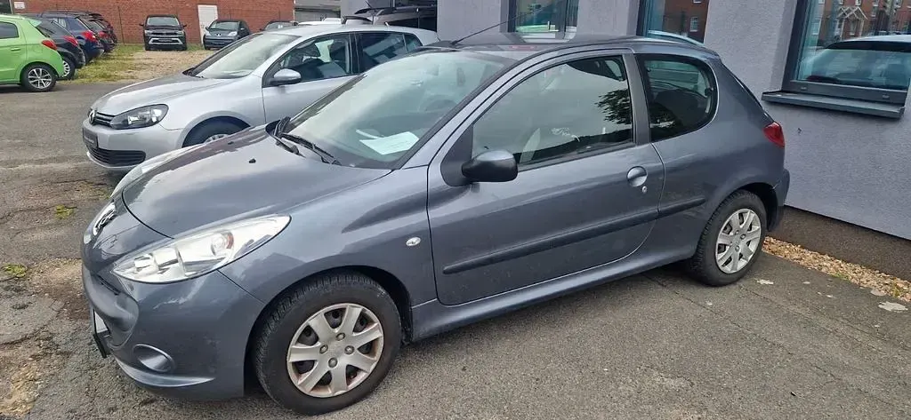 Gebraucht Peugeot 206+ Basis 60 PS (44 kW) 2009 Grau Kleinwagen