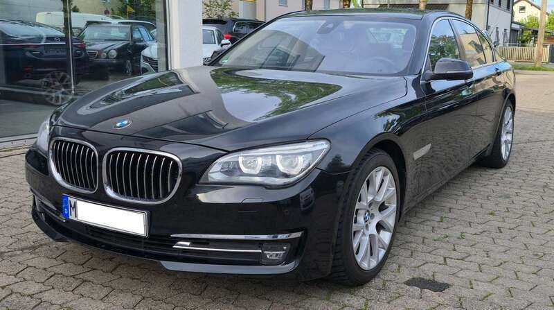 Schwarz Gebraucht 2013 BMW 750 Comfort Edition Limousine | 26.500 € (Teuer) - Bild 1/4