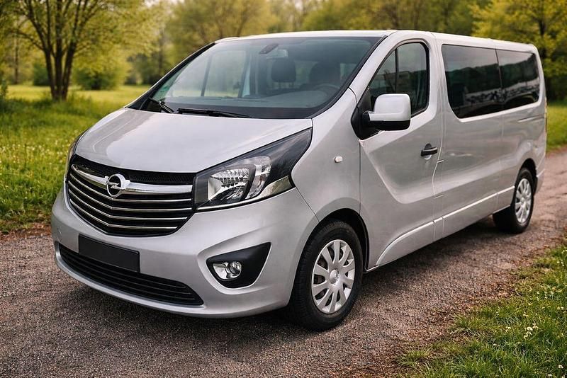 Gebraucht Opel Vivaro 145 PS (106 kW) 2018 Silber Van / Kleinbus