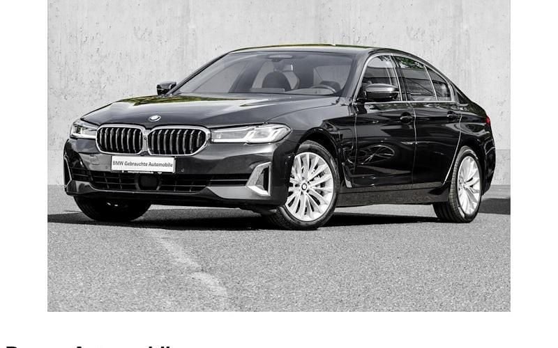 Grau Gebraucht 2021 BMW 545e Luxury Line Limousine | 37.300 € (Fairer Preis) - Bild 1/4
