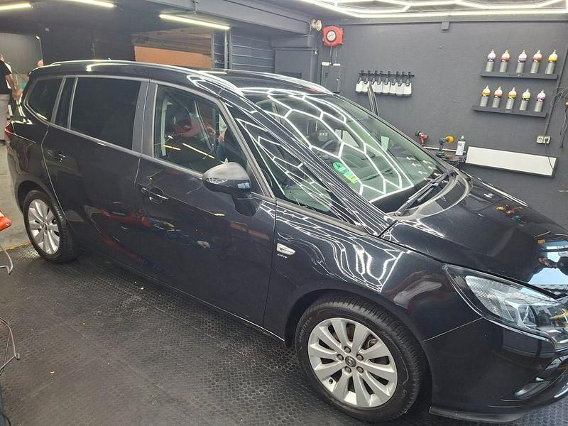 Schwarz Gebraucht 2016 Opel Zafira Tourer Edition Van / Kleinbus | 11.000 € (Fairer Preis) - Bild 1/4