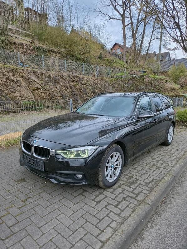 Gebraucht BMW 320 Advantage 190 PS (139 kW) 2019 Schwarz Kombi