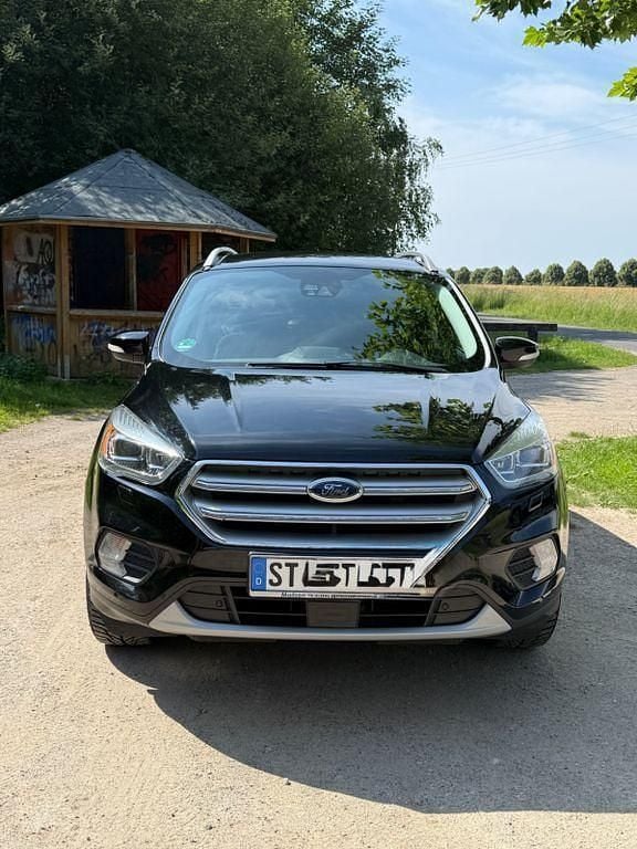 Schwarz Gebraucht 2017 Ford Kuga Titanium SUV | 17.900 € (Fairer Preis) - Bild 1/4