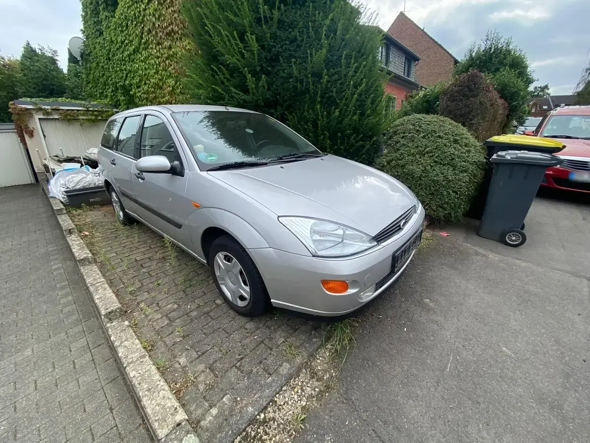 Gebraucht Ford Focus 100 PS (73 kW) 1999 Silber Kombi