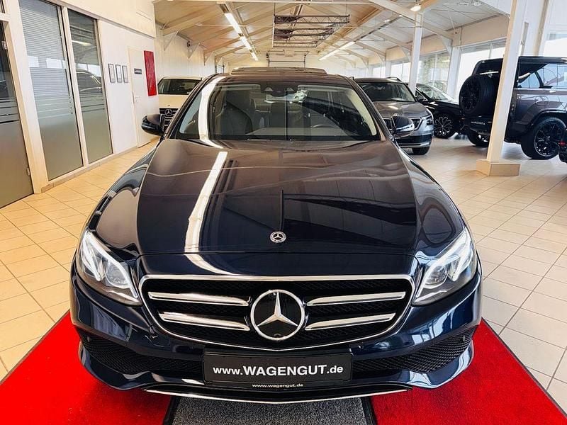 Gebraucht Mercedes E300 194 PS (142 kW) 2019 Blau Limousine