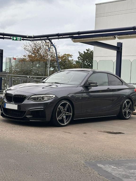 Grau Gebraucht 2014 BMW 220 Sport Line Coupé | 16.000 € (Etwas zu teuer) - Bild 1/4