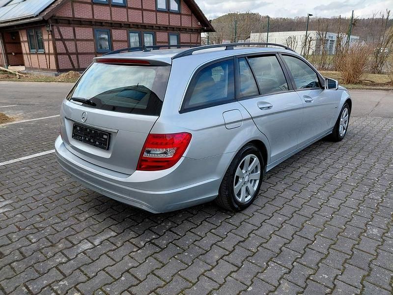 Gebraucht Mercedes C180 156 PS (114 kW) 2011 Silber Kombi