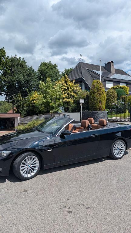 Schwarz Gebraucht 2009 BMW 320 Cabriolet Cabrio | 9.950 € (Fairer Preis) - Bild 1/4