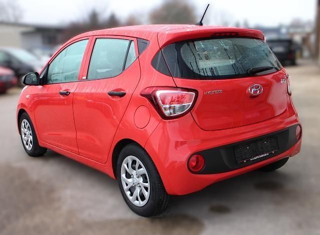 Gebraucht Hyundai i10 Select 67 PS (49 kW) 2020 Tomato red / sol Kleinwagen
