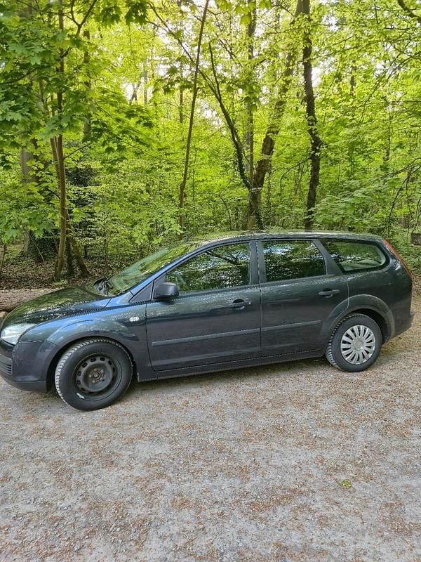 Gebraucht Ford Focus 101 PS (74 kW) 2006 Grau Kombi