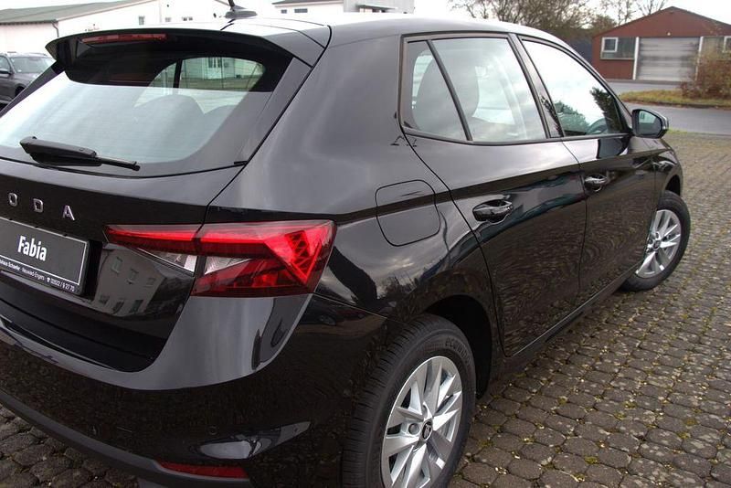 Gebraucht Skoda Fabia Selection 80 PS (58 kW) 2025 Schwarz Limousine