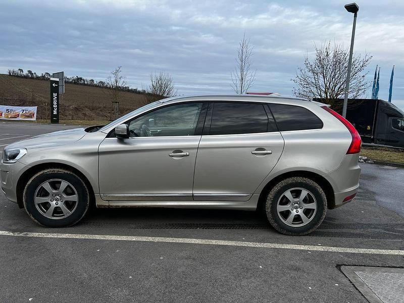 Gebraucht Volvo XC60 Summum 220 PS (161 kW) 2017 Beige SUV