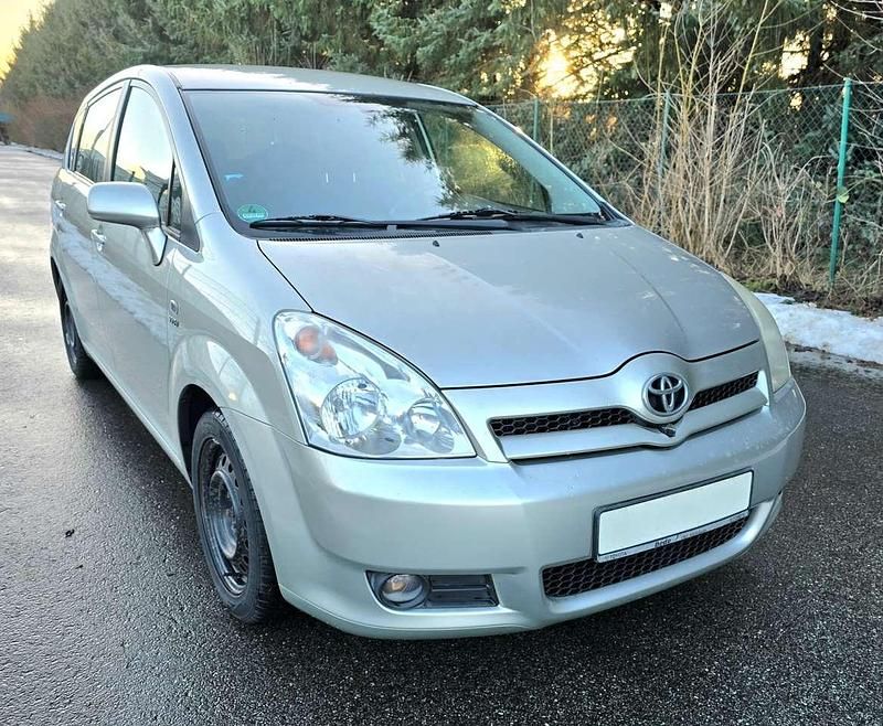 Gebraucht Toyota Corolla Verso 129 PS (94 kW) 2005 Silver metallic Van / Kleinbus