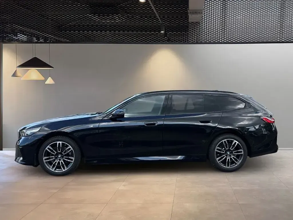 Gebraucht BMW 520 M Sport 197 PS (144 kW) 2024 Schwarz Kombi