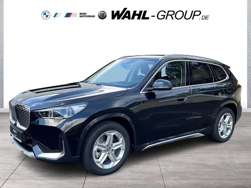 Schwarz Neu 2025 BMW iX1 xLine SUV | 51.790 € (Superpreis) - Bild 1/4