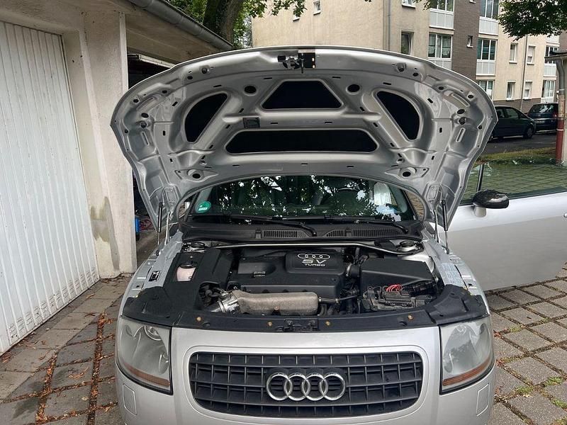 Silber Gebraucht 2000 Audi TT Sport Coupé | 6.500 € (Etwas zu teuer) - Bild 1/4