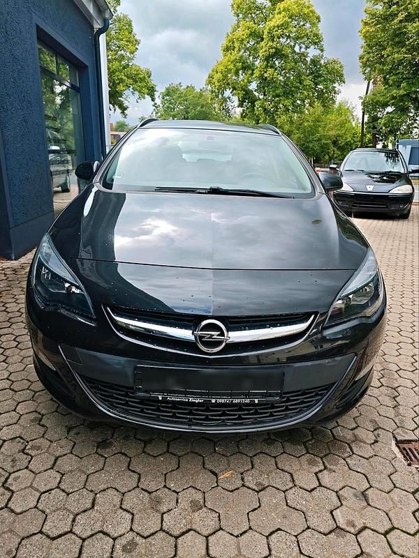 Schwarz Gebraucht 2016 Opel Astra Kombi | 11.299 € (Etwas zu teuer) - Bild 1/4