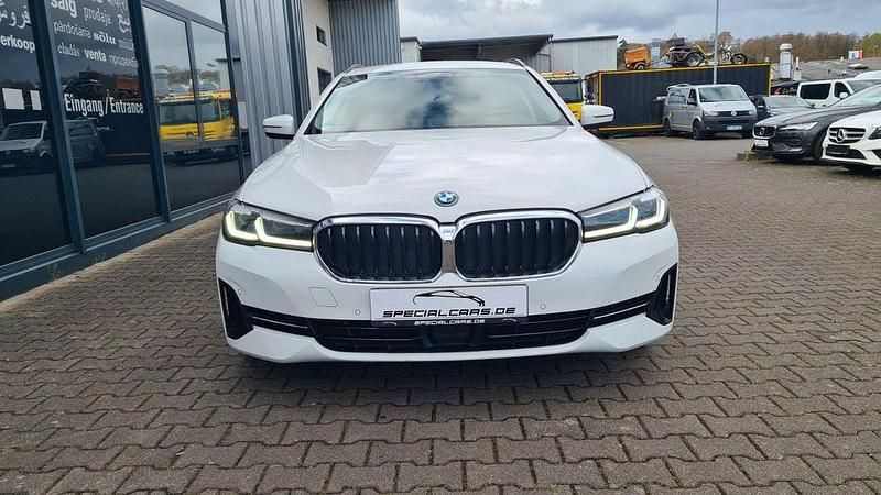 Gebraucht BMW 530e 292 PS (214 kW) 2021 Weiß Kombi