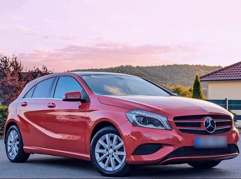 Gebraucht Mercedes A200 136 PS (100 kW) 2015 Rot Kombi
