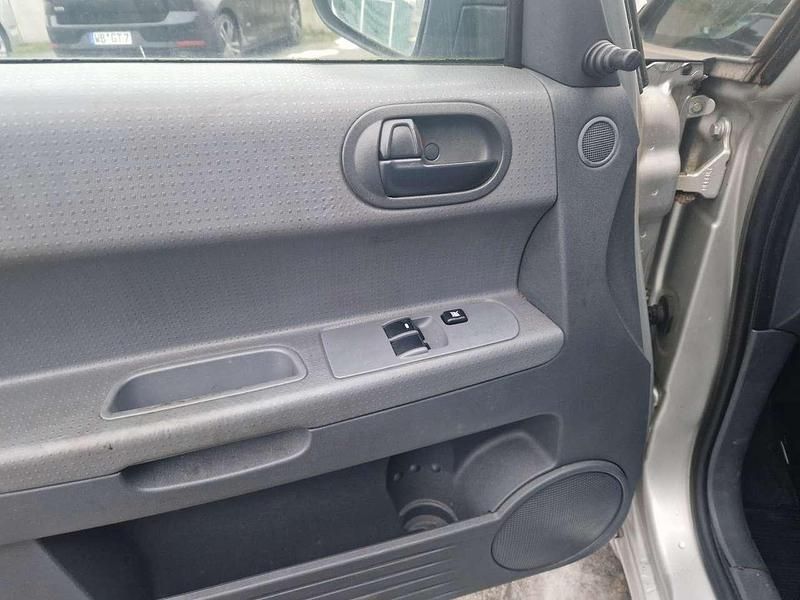 Gebraucht Mitsubishi Colt 75 PS (55 kW) 2006 Silber Limousine