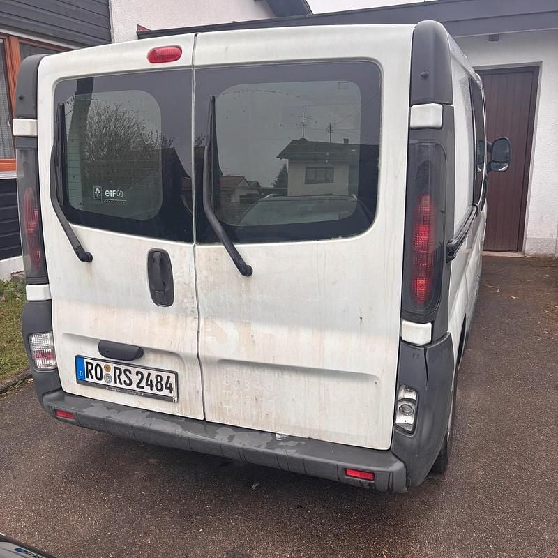 Gebraucht Renault Trafic 101 PS (74 kW) 2005 Weiß Van / Kleinbus