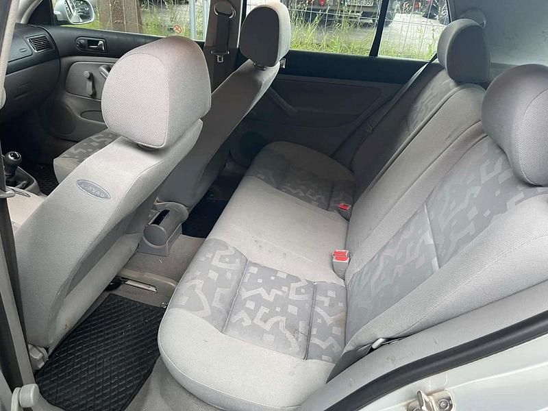 Gebraucht VW Golf III 75 PS (55 kW) 1998 Silber Kleinwagen