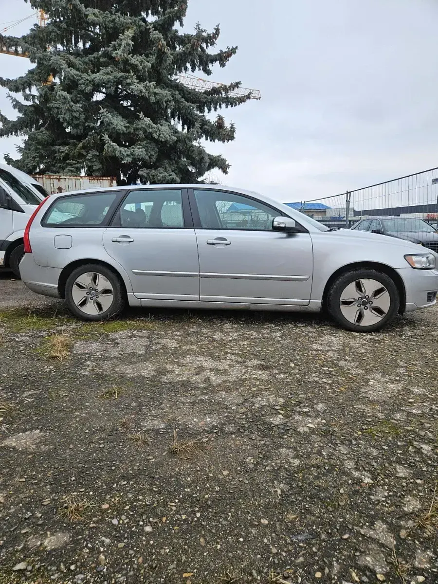 Gebraucht Volvo V50 110 PS (80 kW) 2009 Silber Kombi