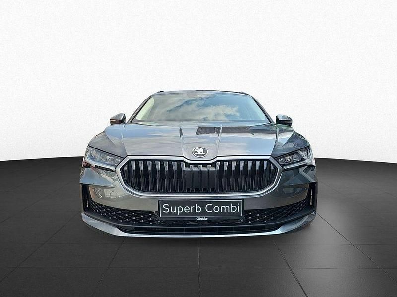 Gebraucht Skoda Superb Essence 150 PS (110 kW) 2025 Graphitegrau metallic Kombi