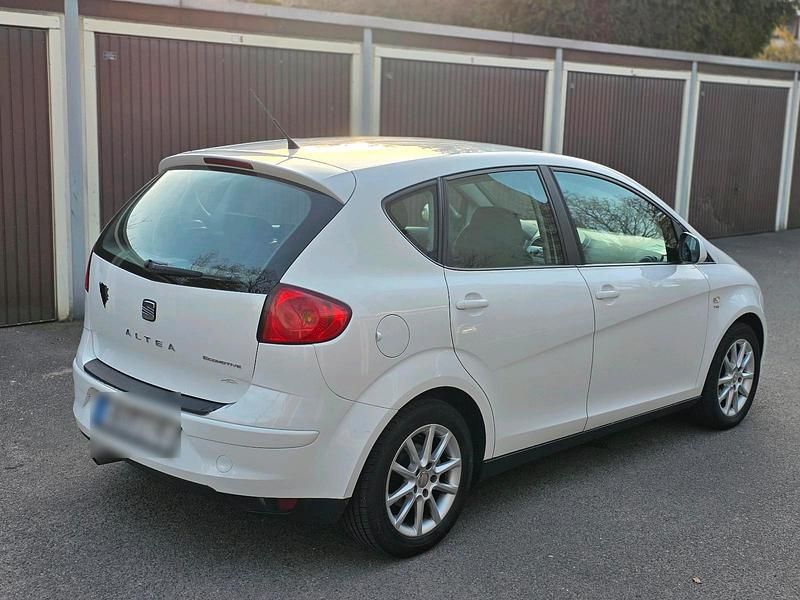 Second-hand Seat Altea 105 CP (77 kW) 2010 Alb Berlinǎ