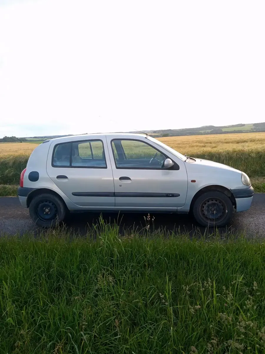 Gebraucht Renault Clio II 75 PS (55 kW) 2000 Grau Kleinwagen