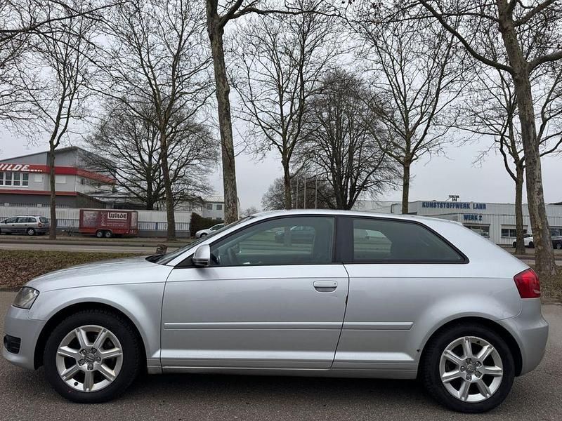Gebraucht Audi A3 Ambiente 105 PS (77 kW) 2009 Silber Kleinwagen