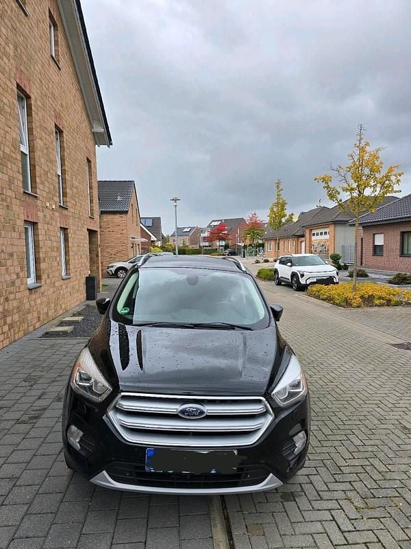 Schwarz Gebraucht 2017 Ford Kuga Titanium SUV | 12.900 € (Fairer Preis) - Bild 1/4