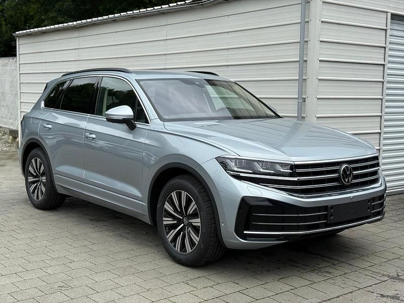 Dolomite silver metallic Neu 2025 VW Touareg Elegance SUV | 69.740 € (Superpreis) - Bild 1/4