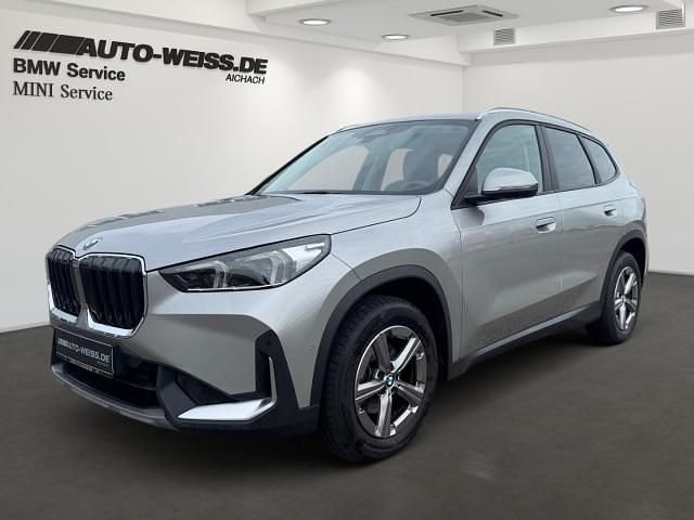 Spacesilber (silber) Gebraucht 2024 BMW X1 Sport Line SUV | 36.900 € (Guter Preis) - Bild 1/4