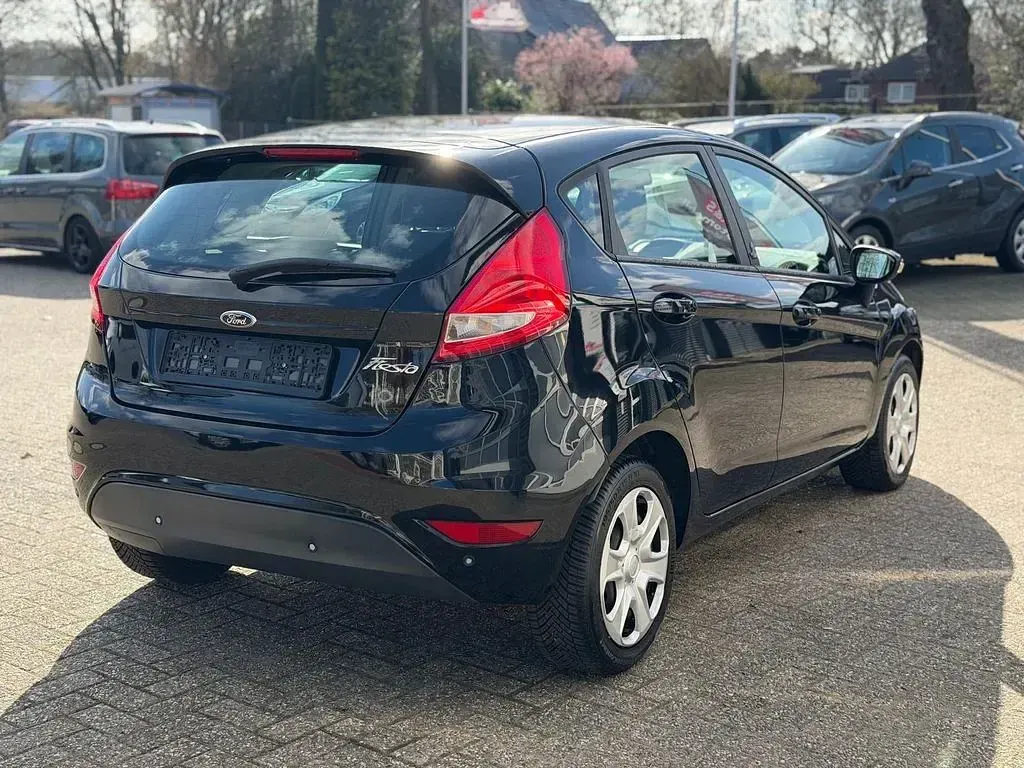 Gebraucht Ford Fiesta 82 PS (60 kW) 2012 Schwarz Limousine