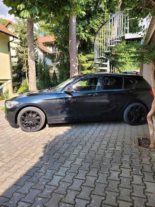 Schwarz Gebraucht 2013 BMW 120 Kleinwagen | 6.989 € (Fairer Preis) - Bild 1/4