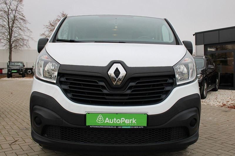 Gebraucht Renault Trafic Expression 125 PS (91 kW) 2016 Weiß Van / Kleinbus