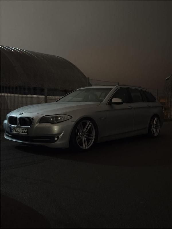 Silber Gebraucht 2011 BMW 525 M Sport Kombi | 6.200 € (Guter Preis) - Bild 1/4