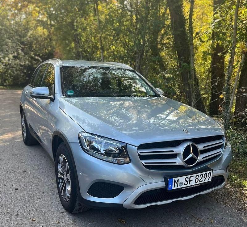 Silber Gebraucht 2016 Mercedes GLC250 SUV | 23.999 € (Fairer Preis) - Bild 1/4