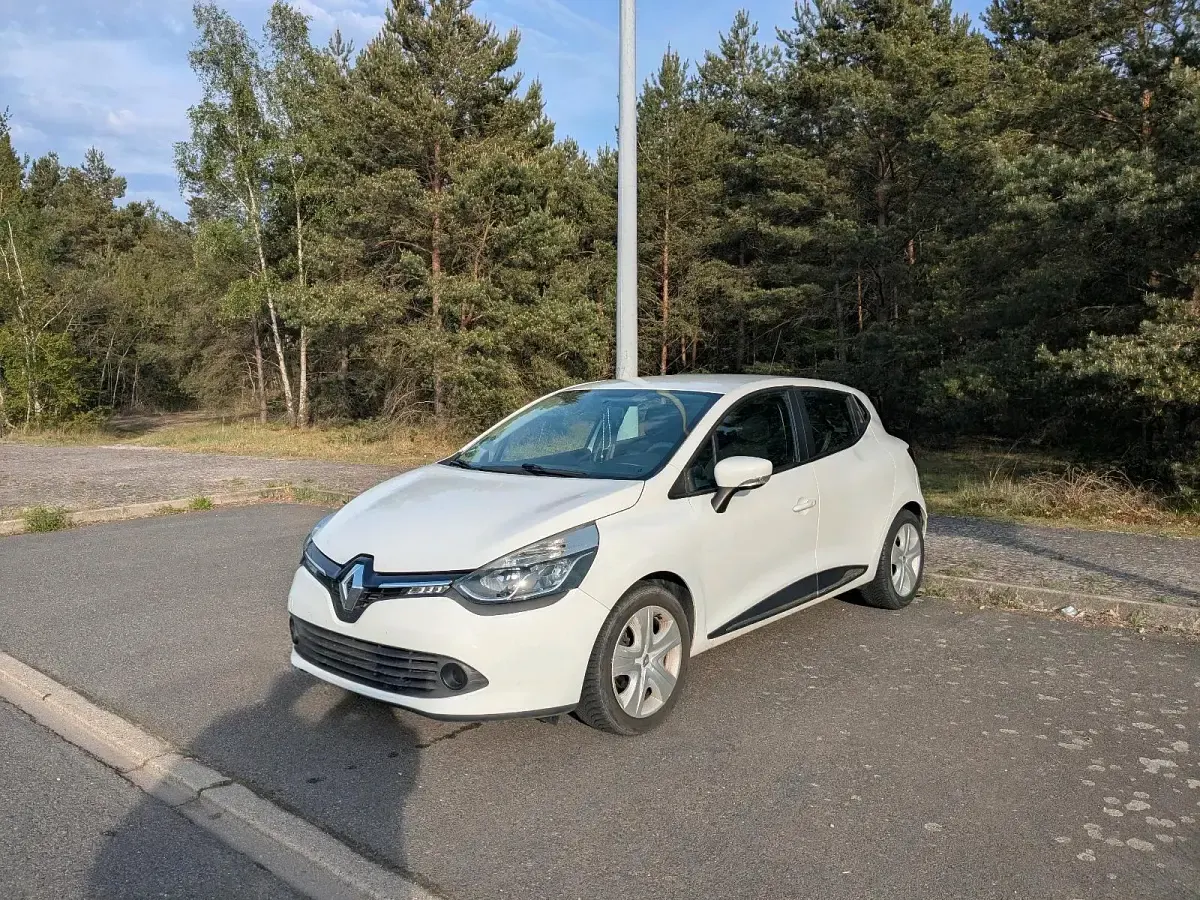 Gebraucht Renault Clio IV 74 PS (54 kW) 2016 Weiß Limousine