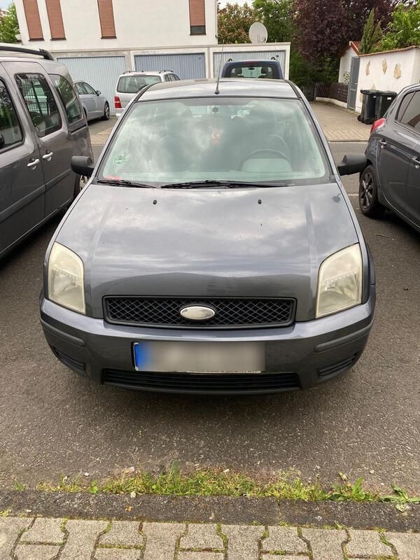 Grau Gebraucht 2004 Ford Fusion Limousine | 1.500 € - Bild 1/4