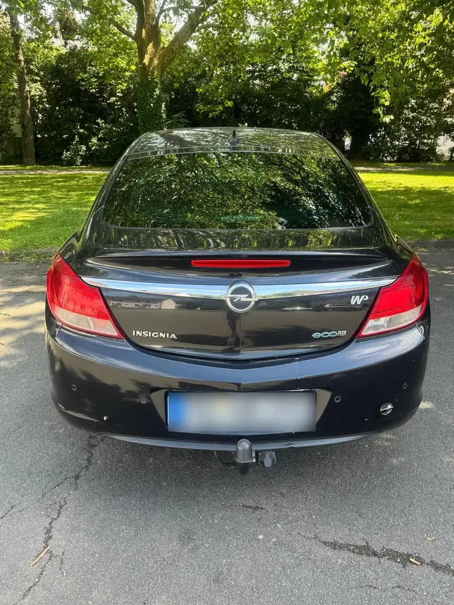 Gebraucht Opel Insignia 160 PS (117 kW) 2011 Schwarz Limousine