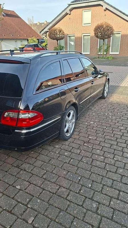 Gebraucht Mercedes E220 Elegance 170 PS (125 kW) 2009 Schwarz Kombi