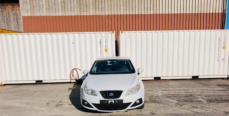 Weiß Gebraucht 2012 Seat Ibiza Copa Kleinwagen | 3.500 € (Fairer Preis) - Bild 1/4