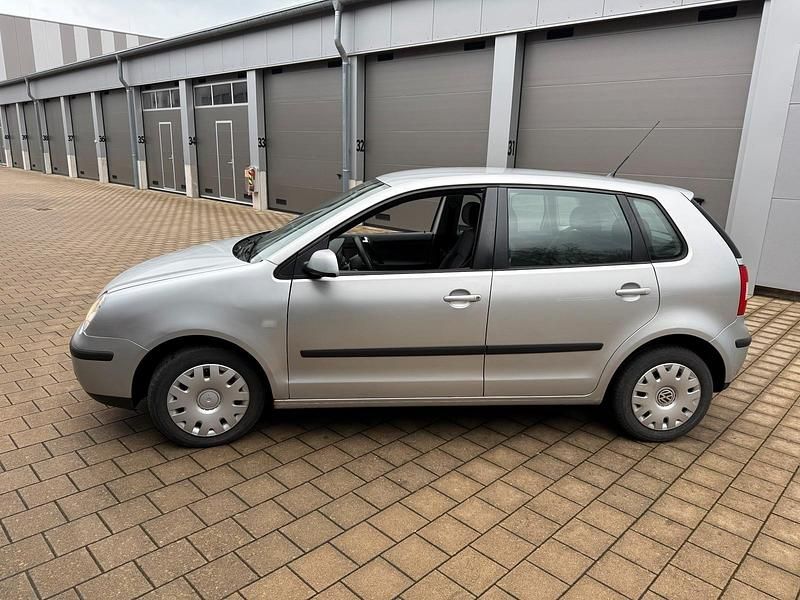 Gebraucht VW Polo 64 PS (47 kW) 2004 Silber Kleinwagen