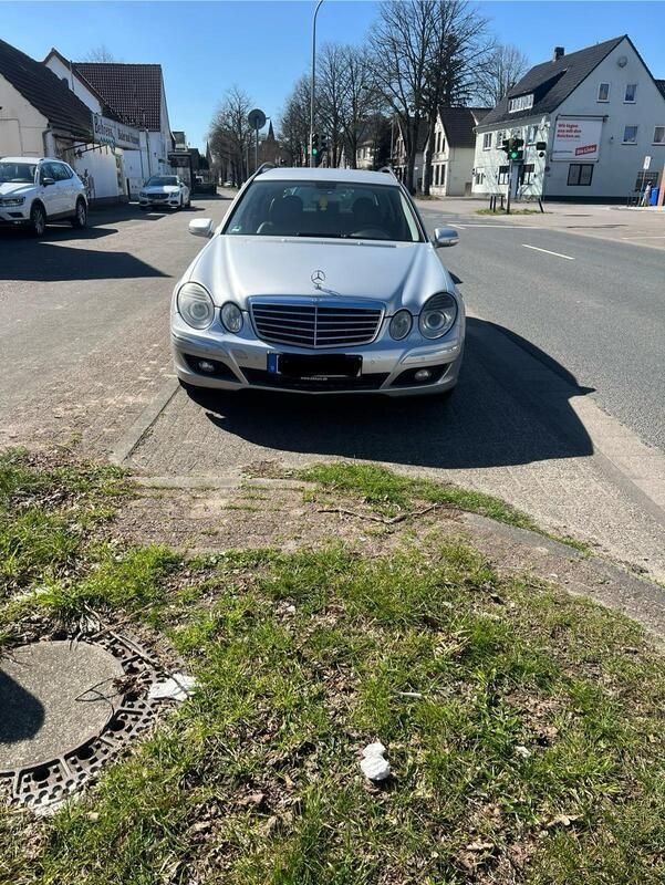 Silber Gebraucht 2008 Mercedes E220 Kombi | 4.200 € (Fairer Preis) - Bild 1/4