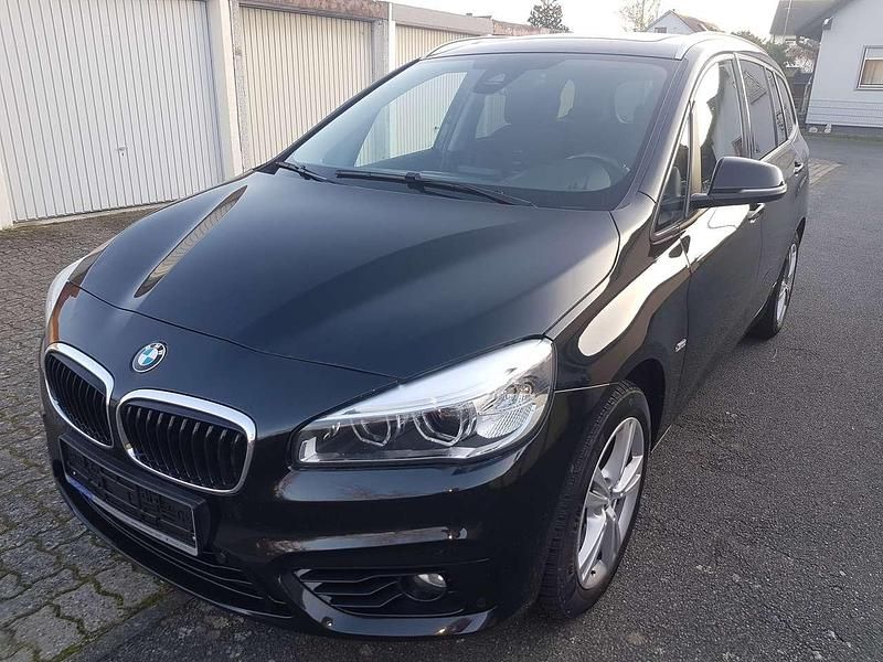 Black sapphire metallic Gebraucht 2017 BMW 220 Gran Tourer M Sport Van / Kleinbus | 16.600 € (Fairer Preis) - Bild 1/4