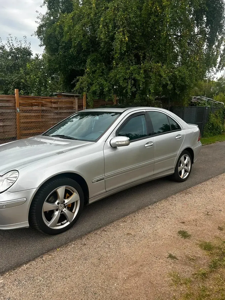 Gebraucht Mercedes C200 163 PS (119 kW) 2003 Silber Limousine