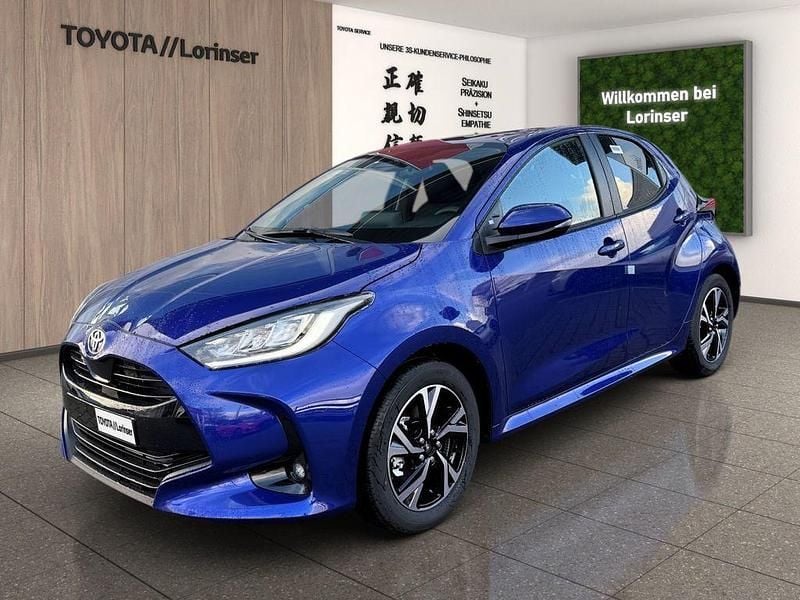 Neu Toyota Yaris Hybrid 117 PS (86 kW) 2025 Blau Limousine