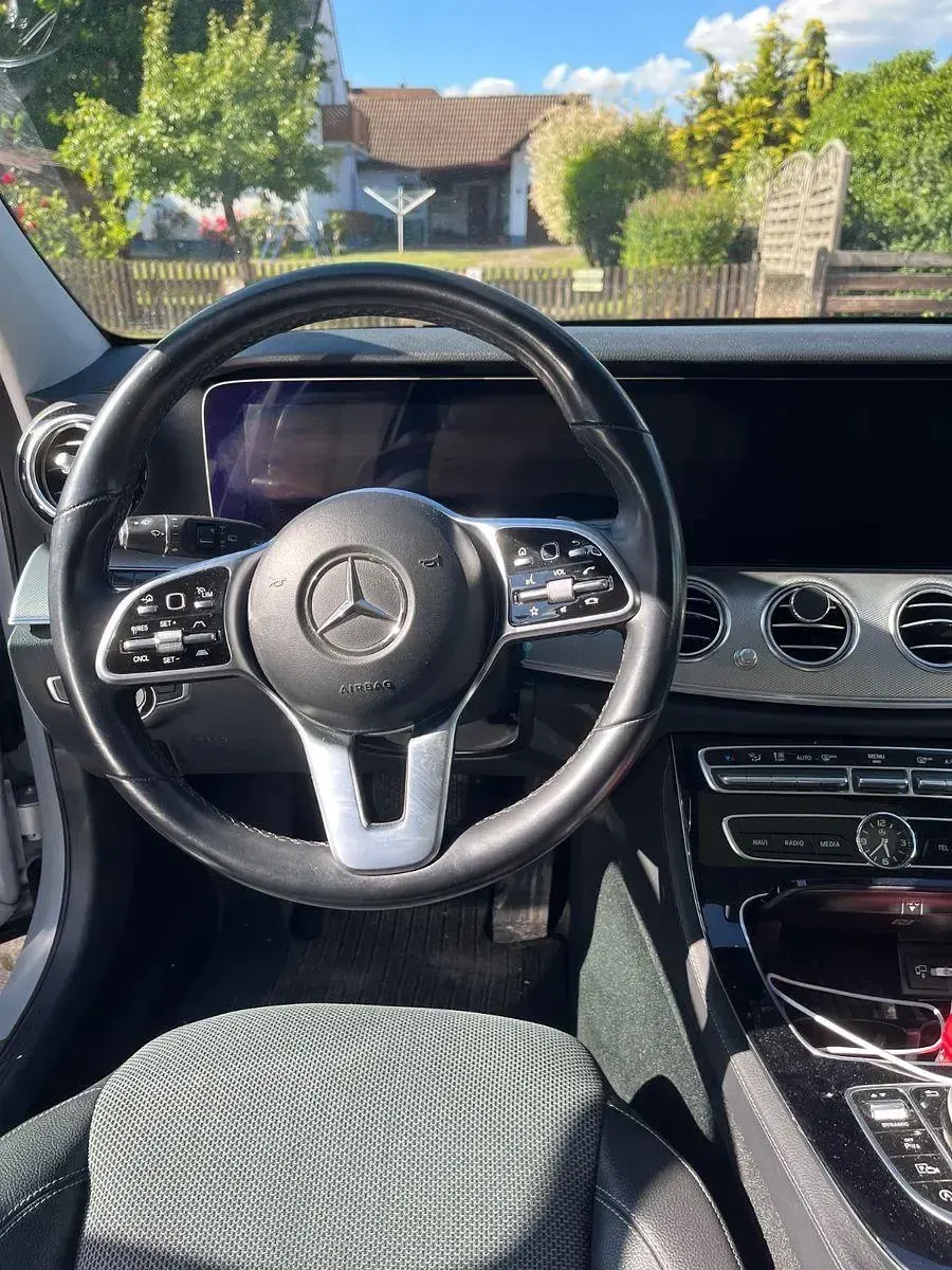 Gebraucht Mercedes E220 194 PS (142 kW) 2018 Silber Limousine